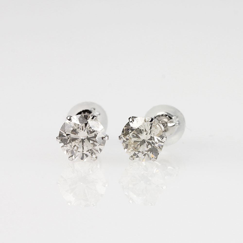 プラチナダイヤピアス1.0ct UGL鑑別カード付